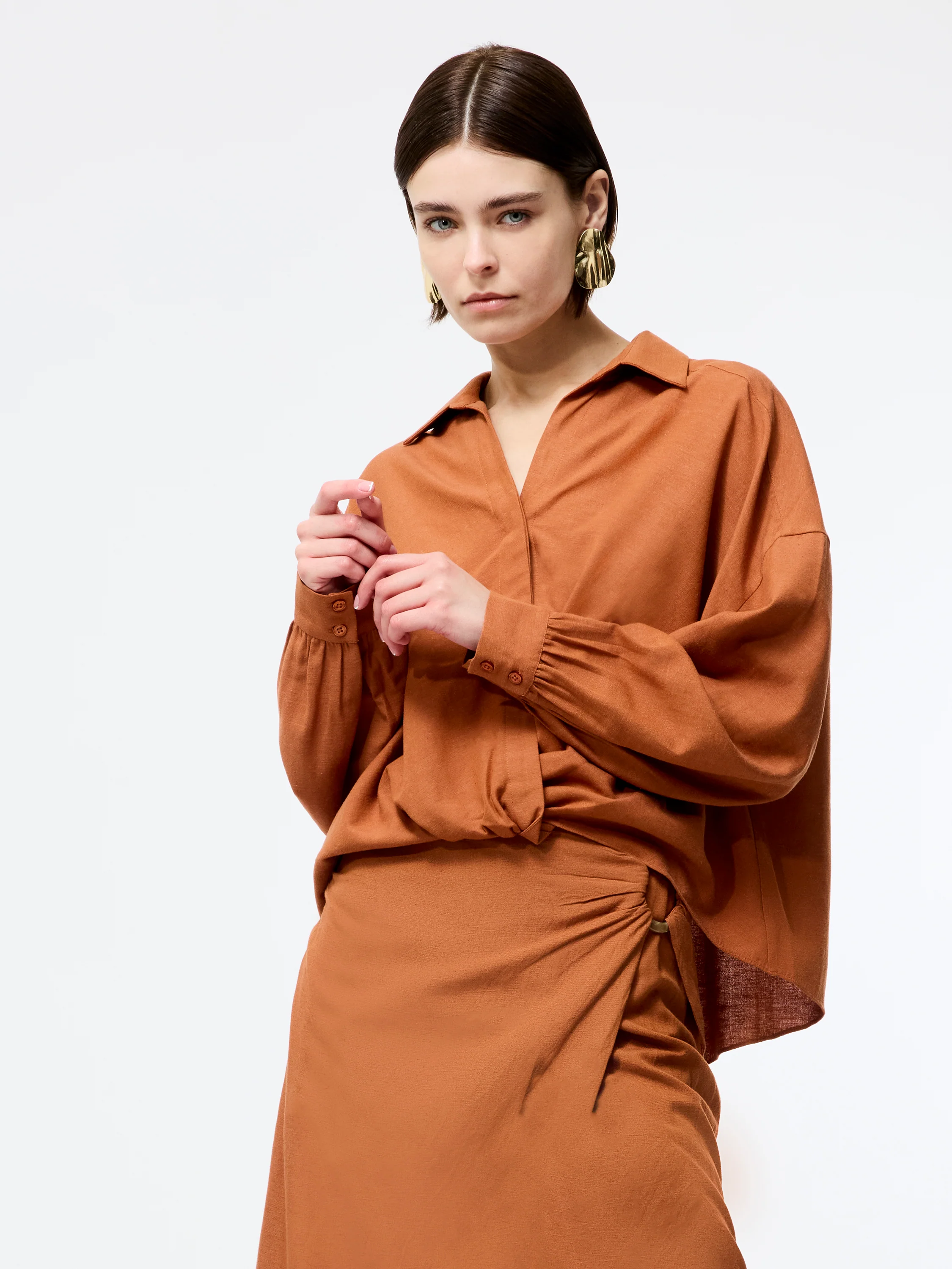 Ariette Linen Blend Long Sleeve Tuck Shirt - Image 2