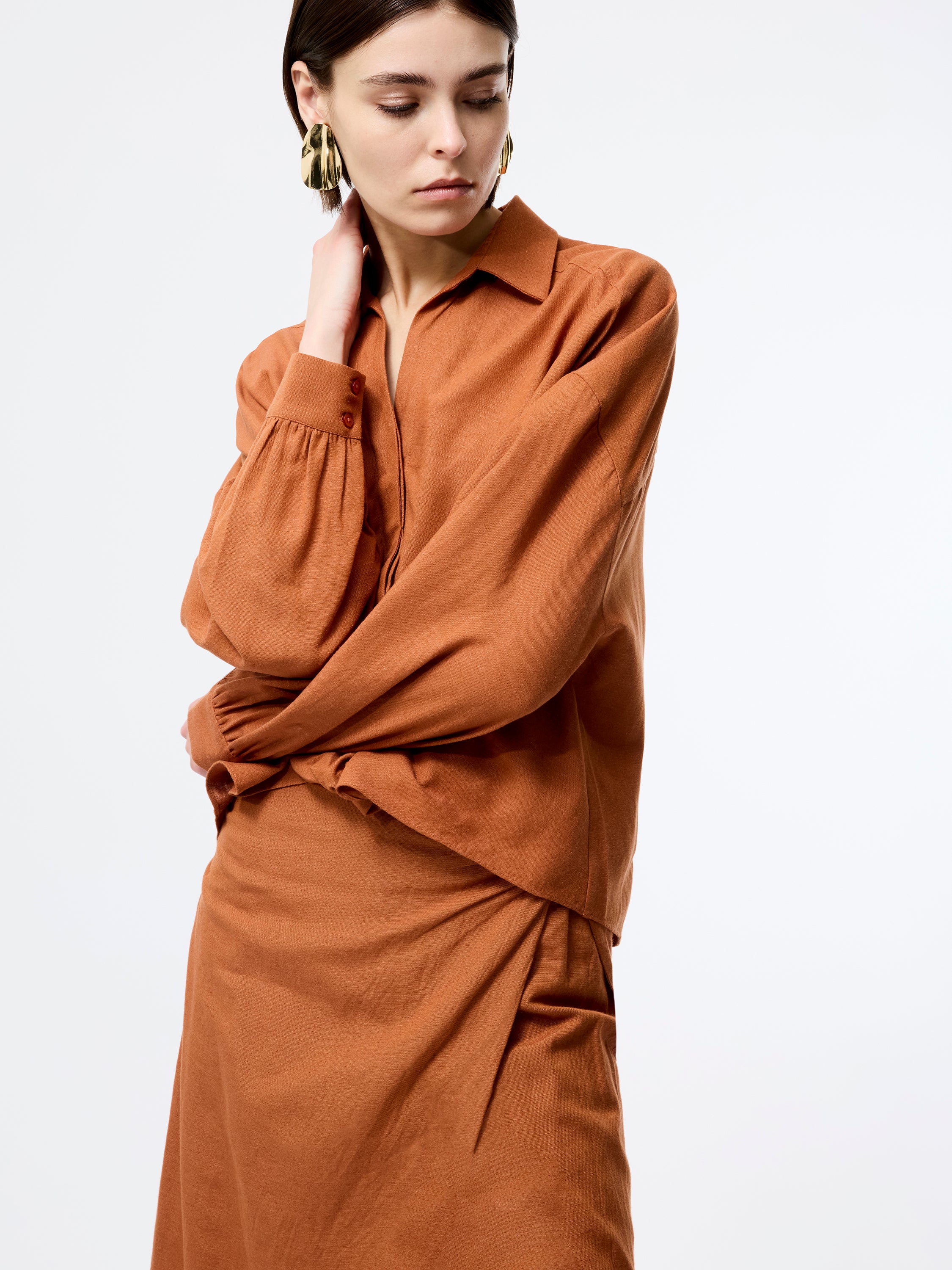 Ariette Linen Blend Long Sleeve Tuck Shirt - Image 3
