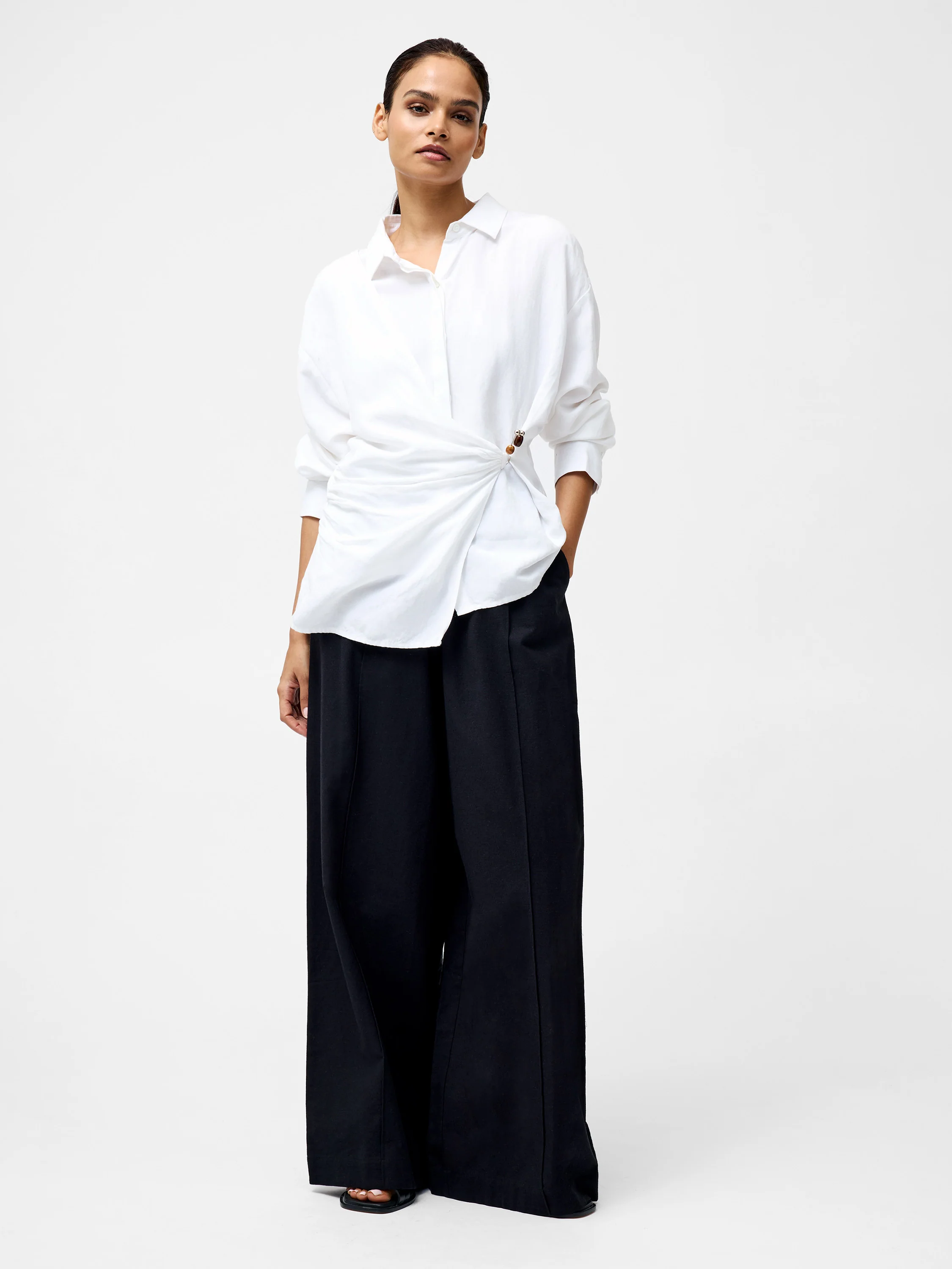 Auri Linen Clasp Shirt - Image 3
