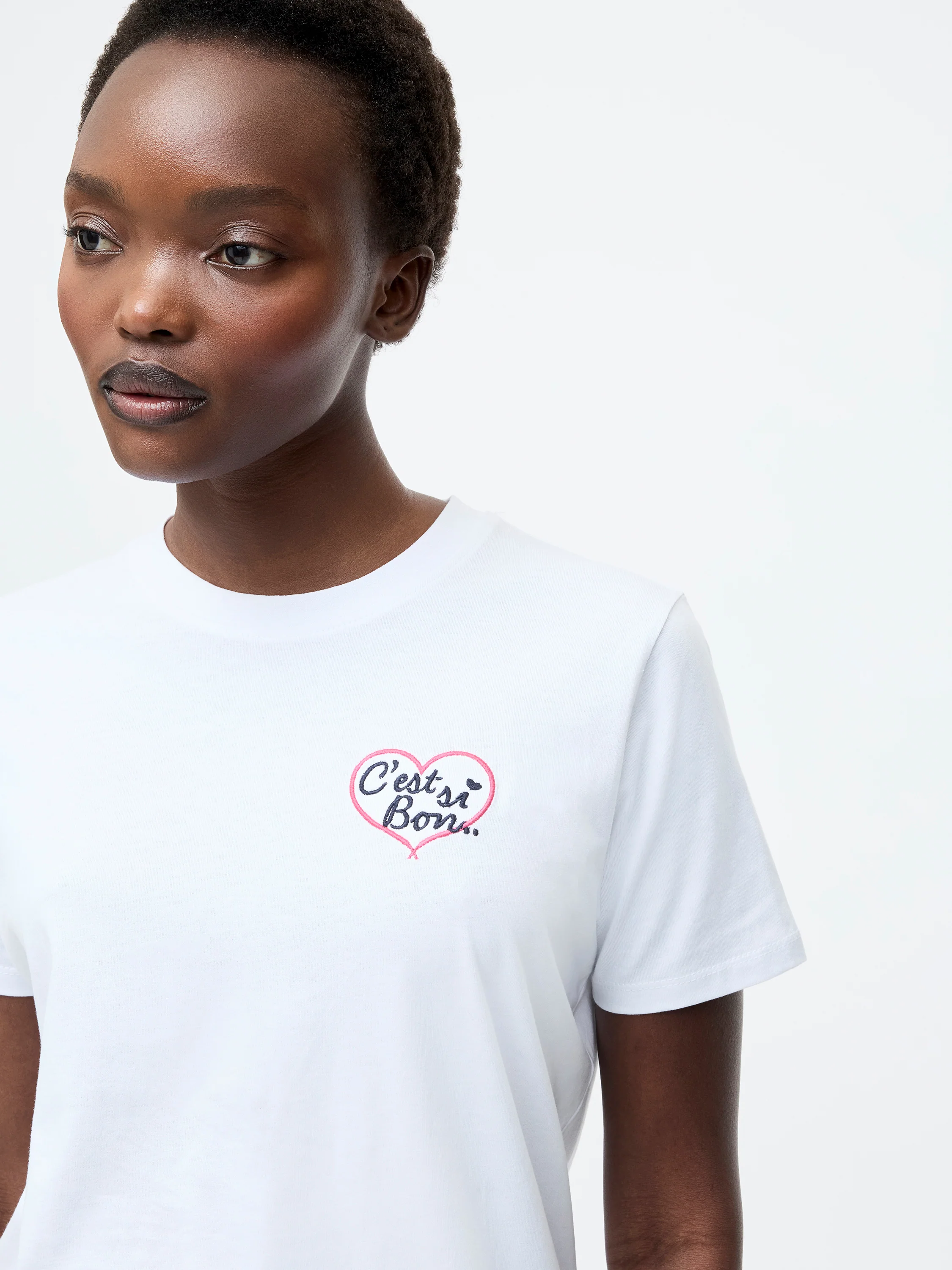 C'est Si Bon Embroidered Graphic T-Shirt - Image 2