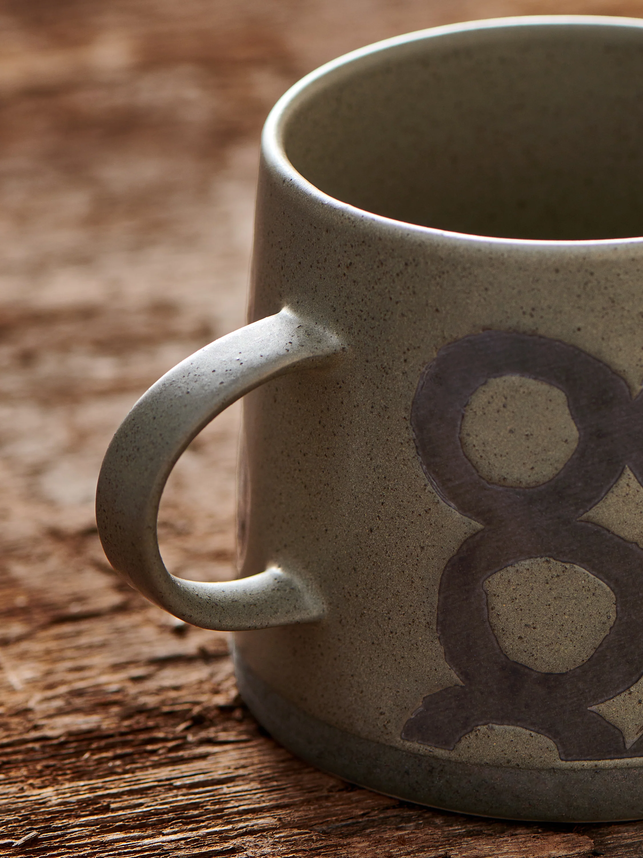 Circular Pattern Stoneware Mug - Image 3