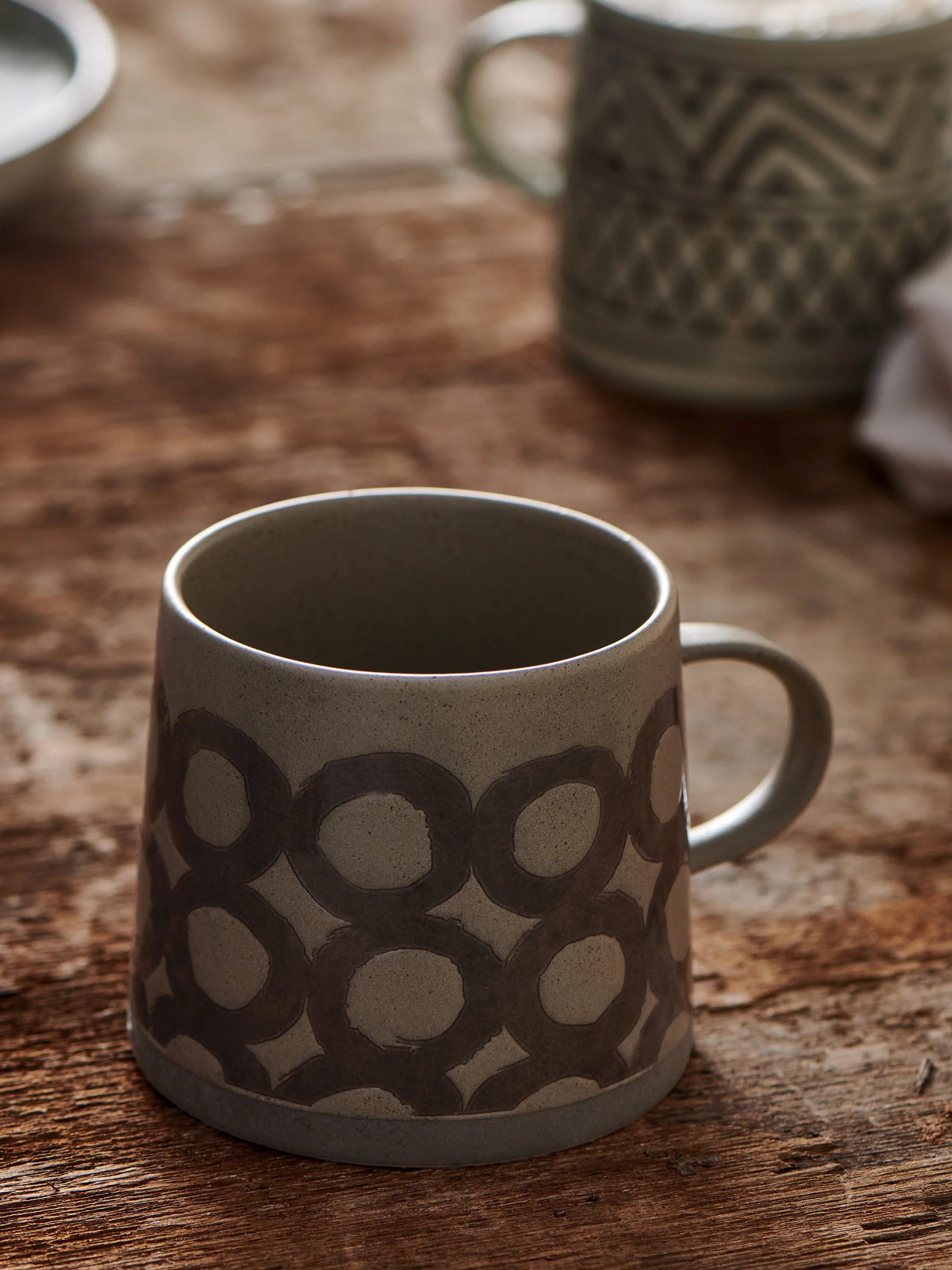 Circular Pattern Stoneware Mug - Image 4