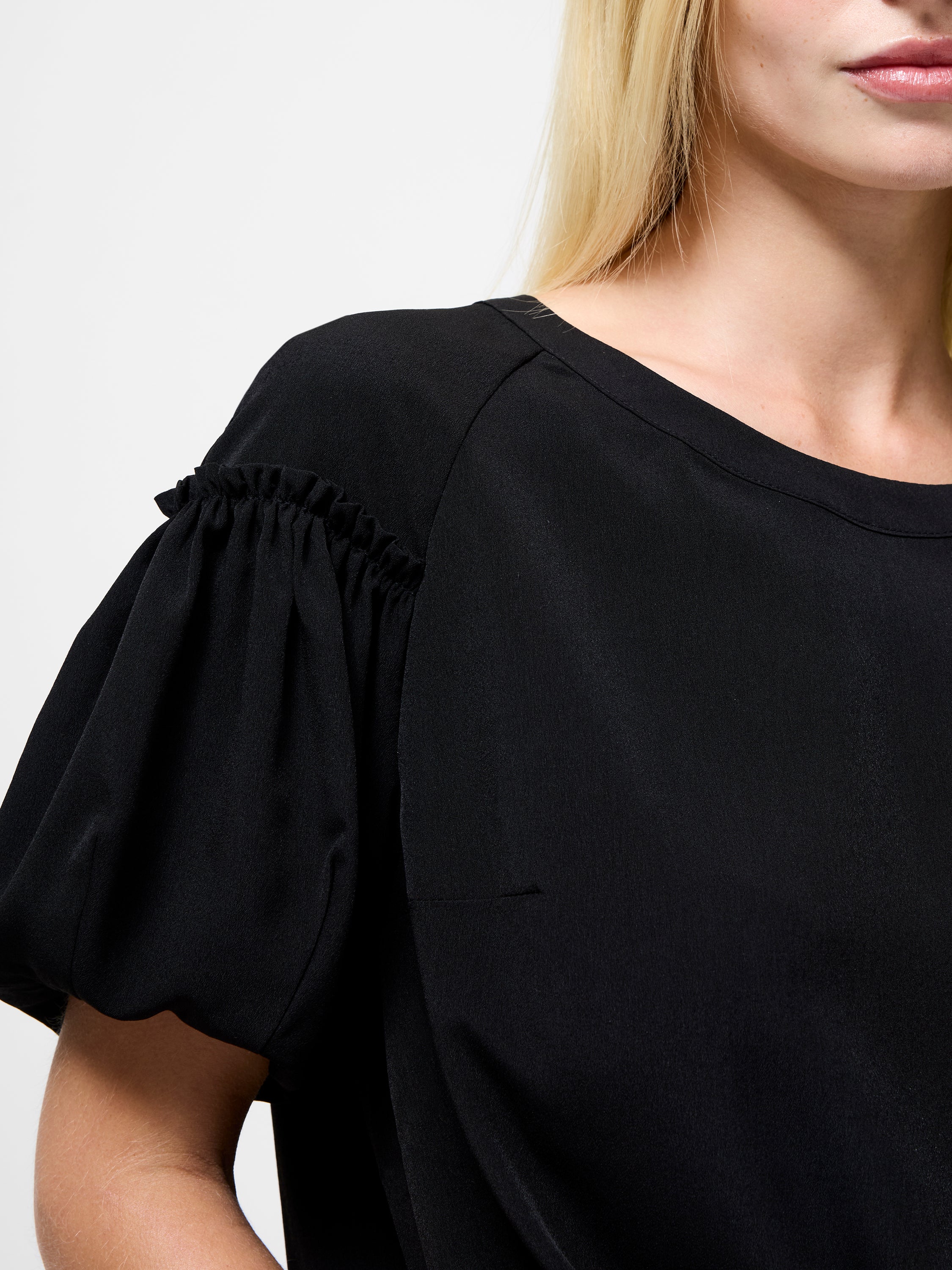 Crepe Light Puff Sleeve Top - Image 5