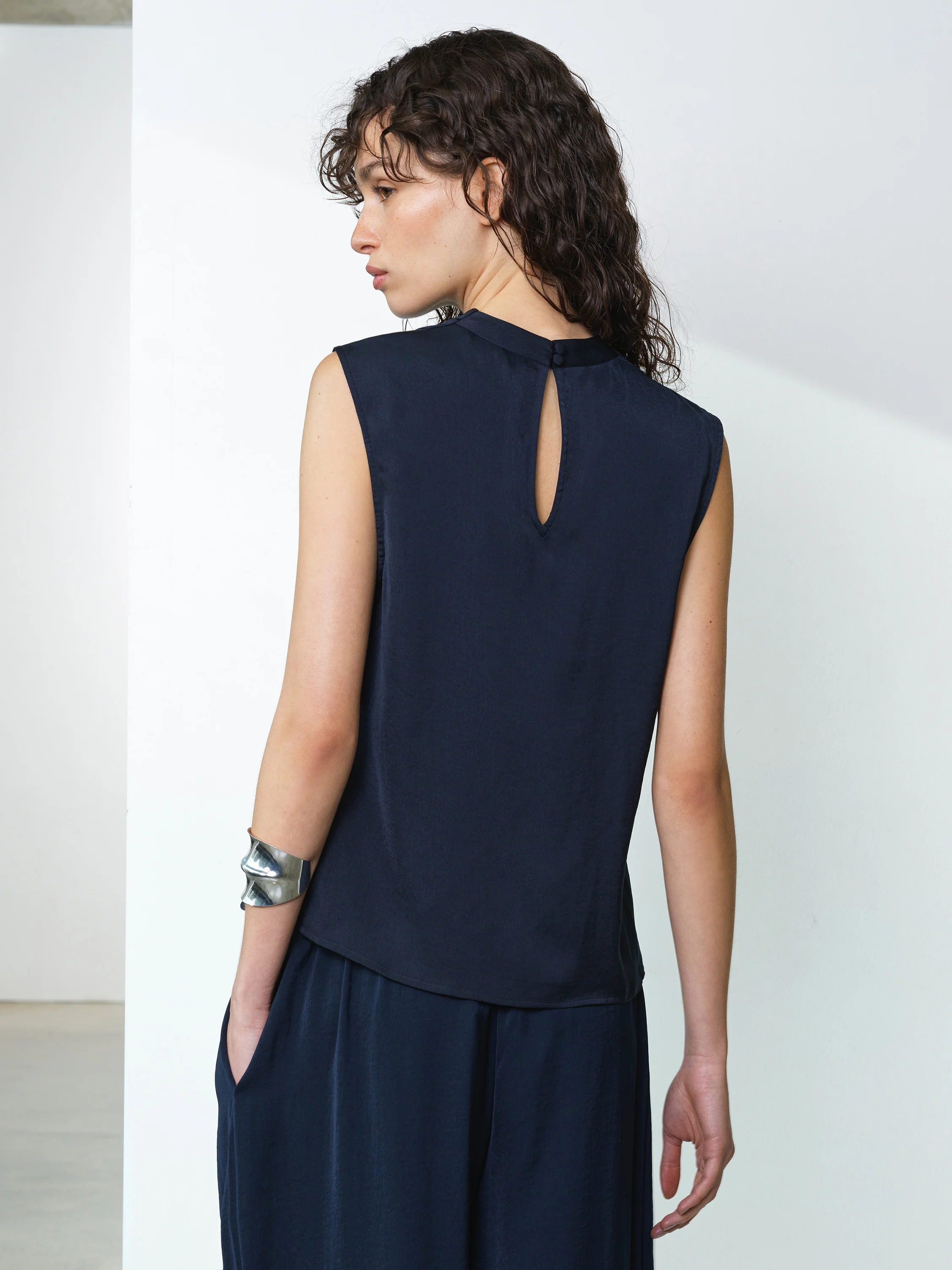 Damasco Air Flow Sleeveless Top - Image 5