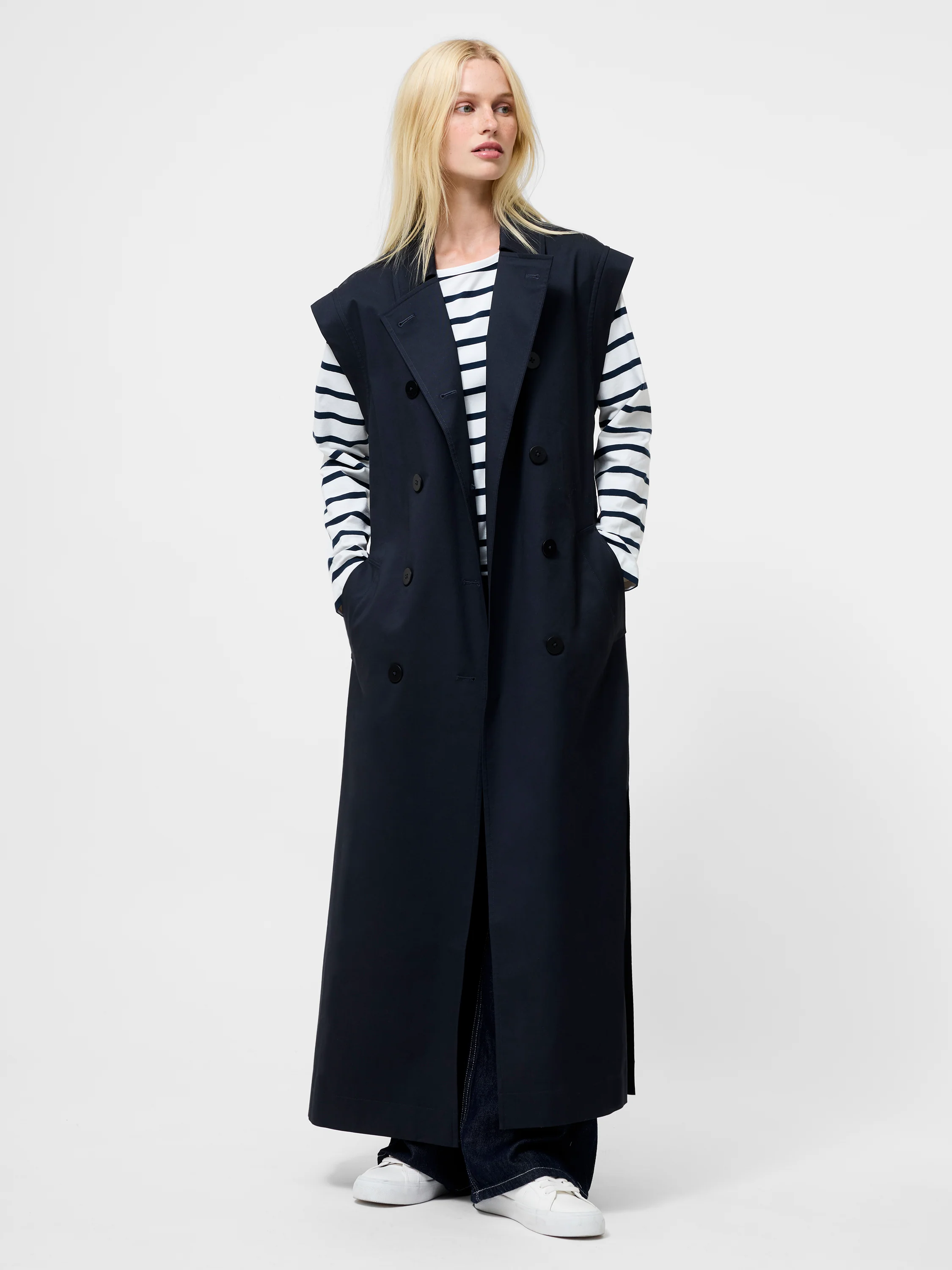 Danby Sleeveless Trench Coat - Image 3