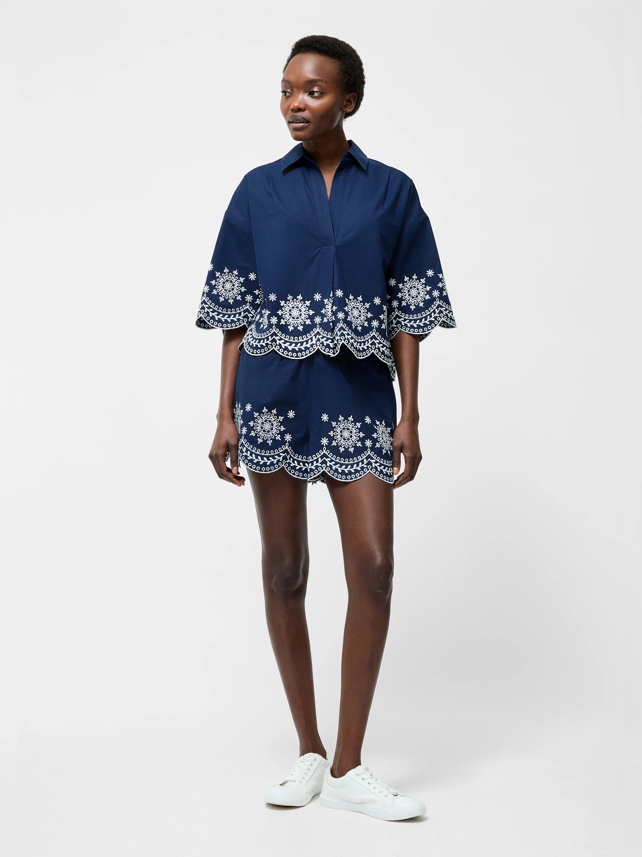 Embroidered Hem Popover Short Sleeve Shirt - Image 2