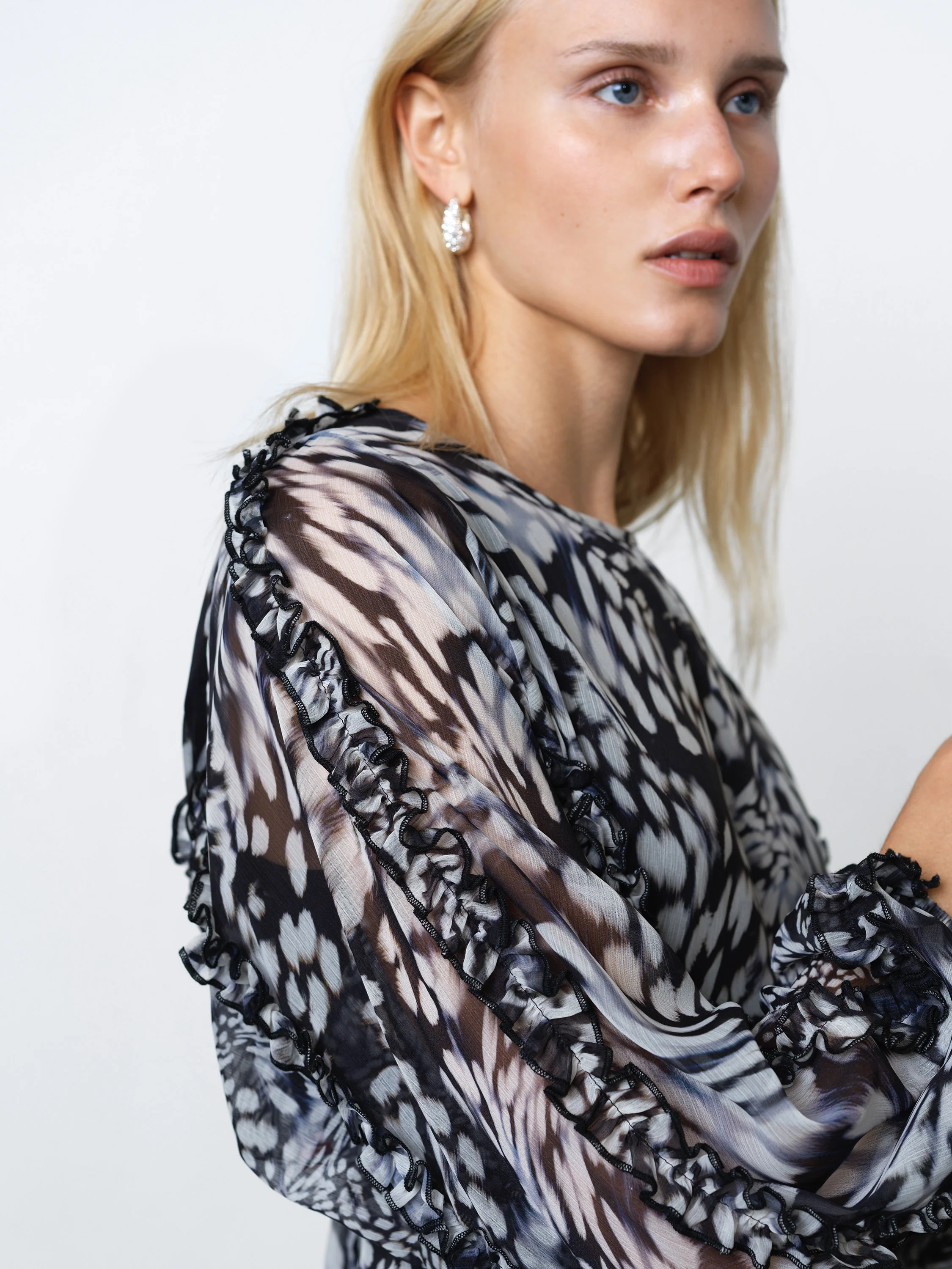 Emina Chiffon Allegra Long Sleeve Mini Dress - Image 3