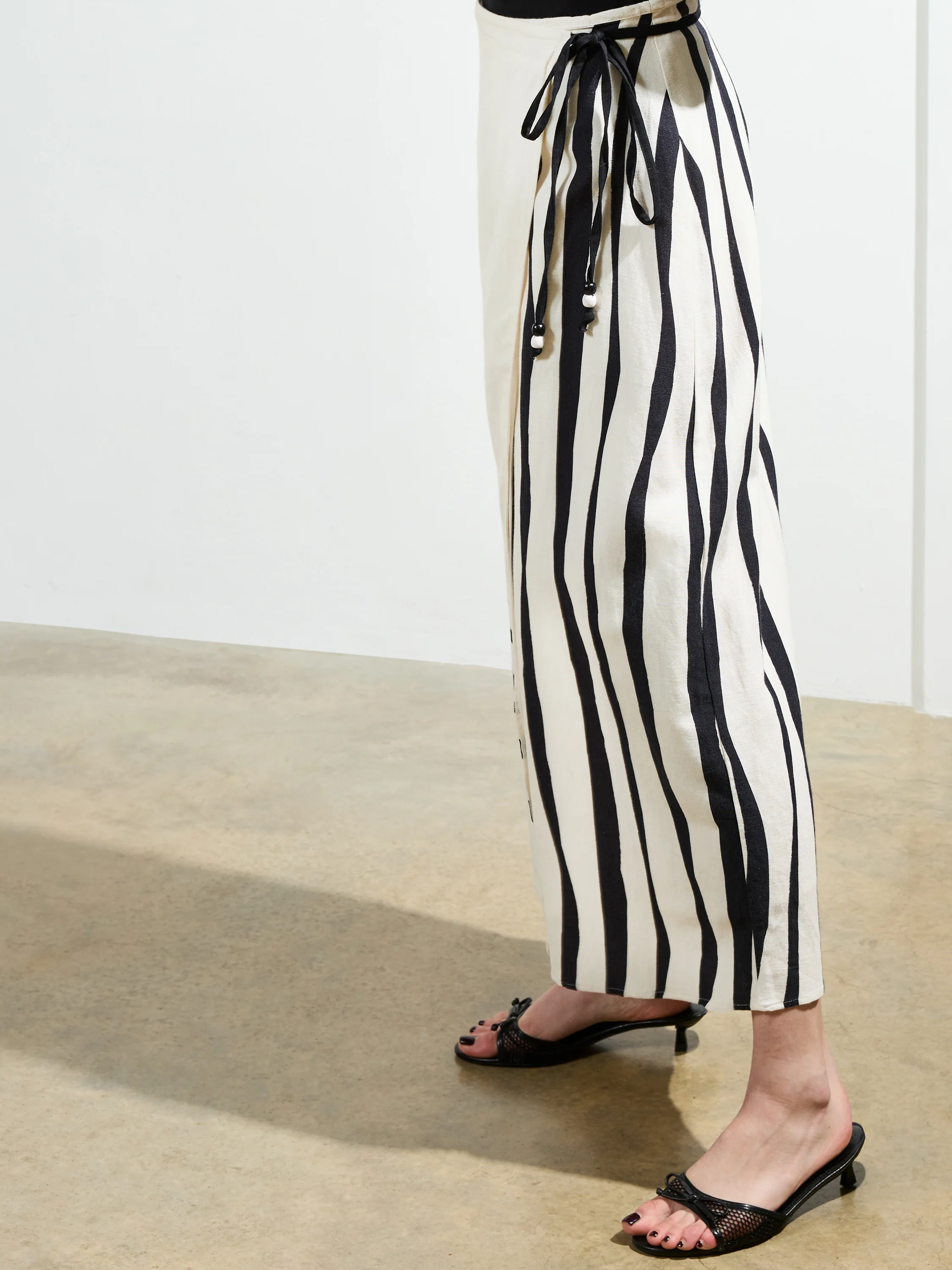 Genevieve Ariette Linen Skirt - Image 2