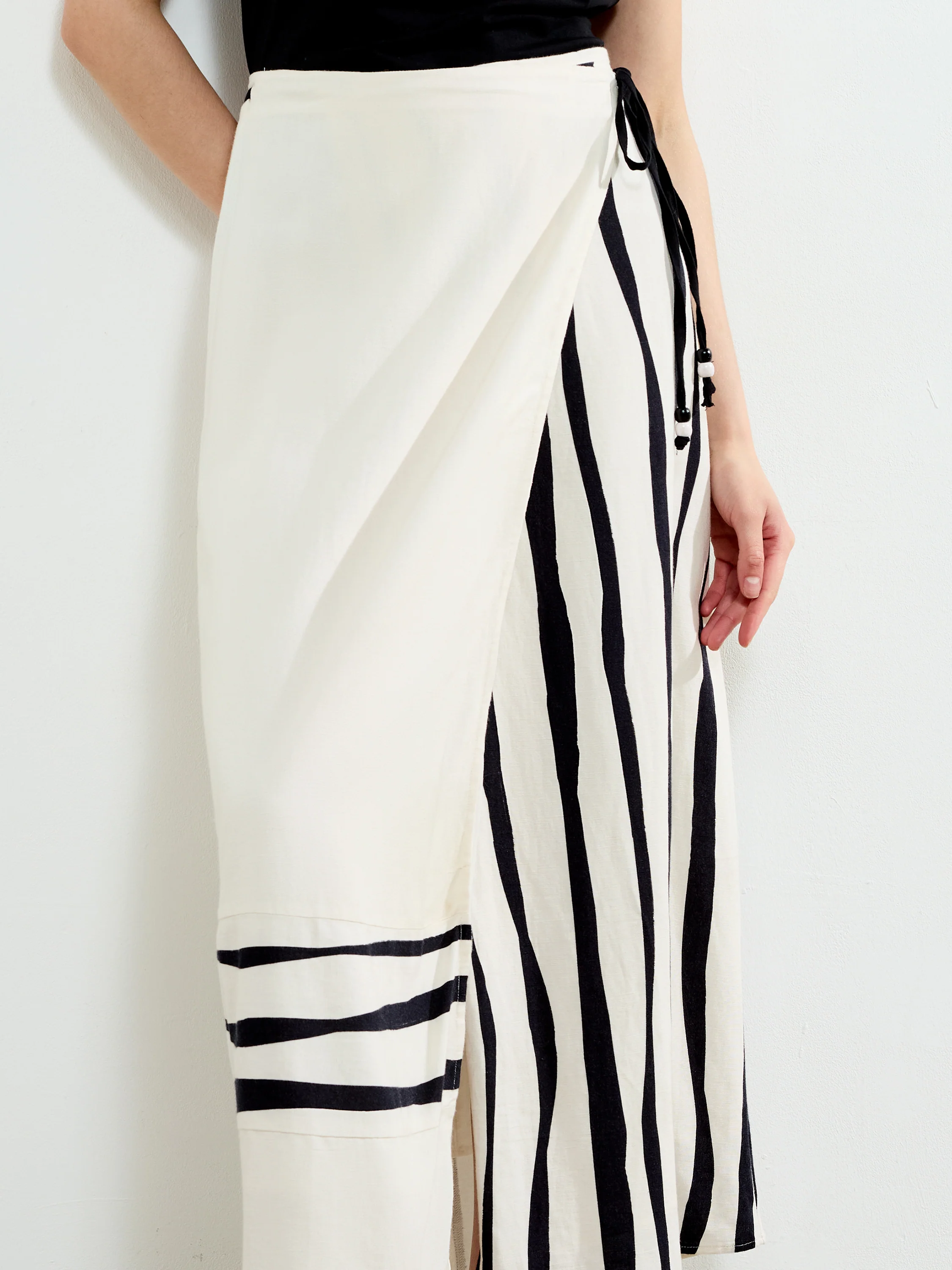 Genevieve Ariette Linen Skirt - Image 3