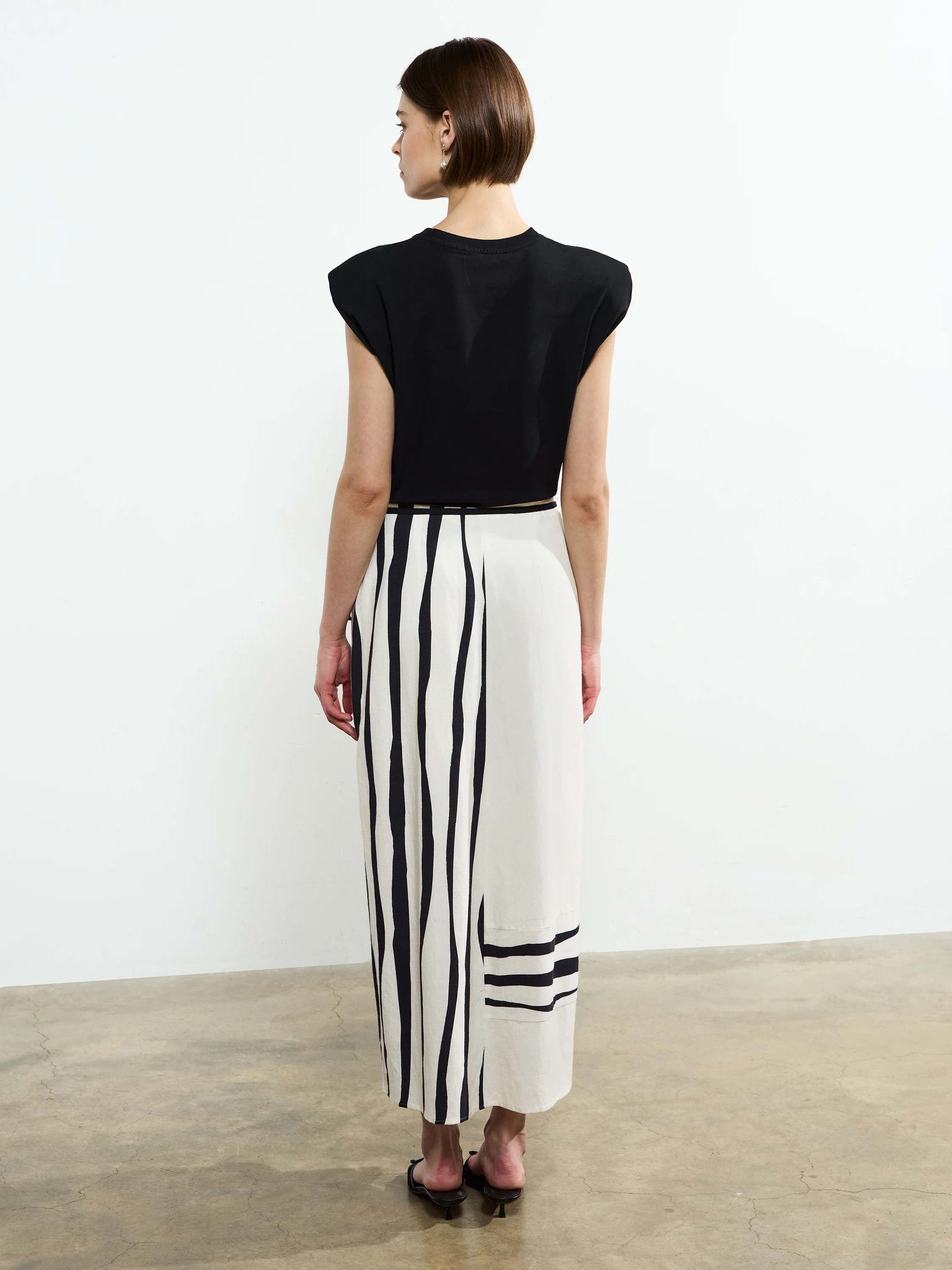 Genevieve Ariette Linen Skirt - Image 5