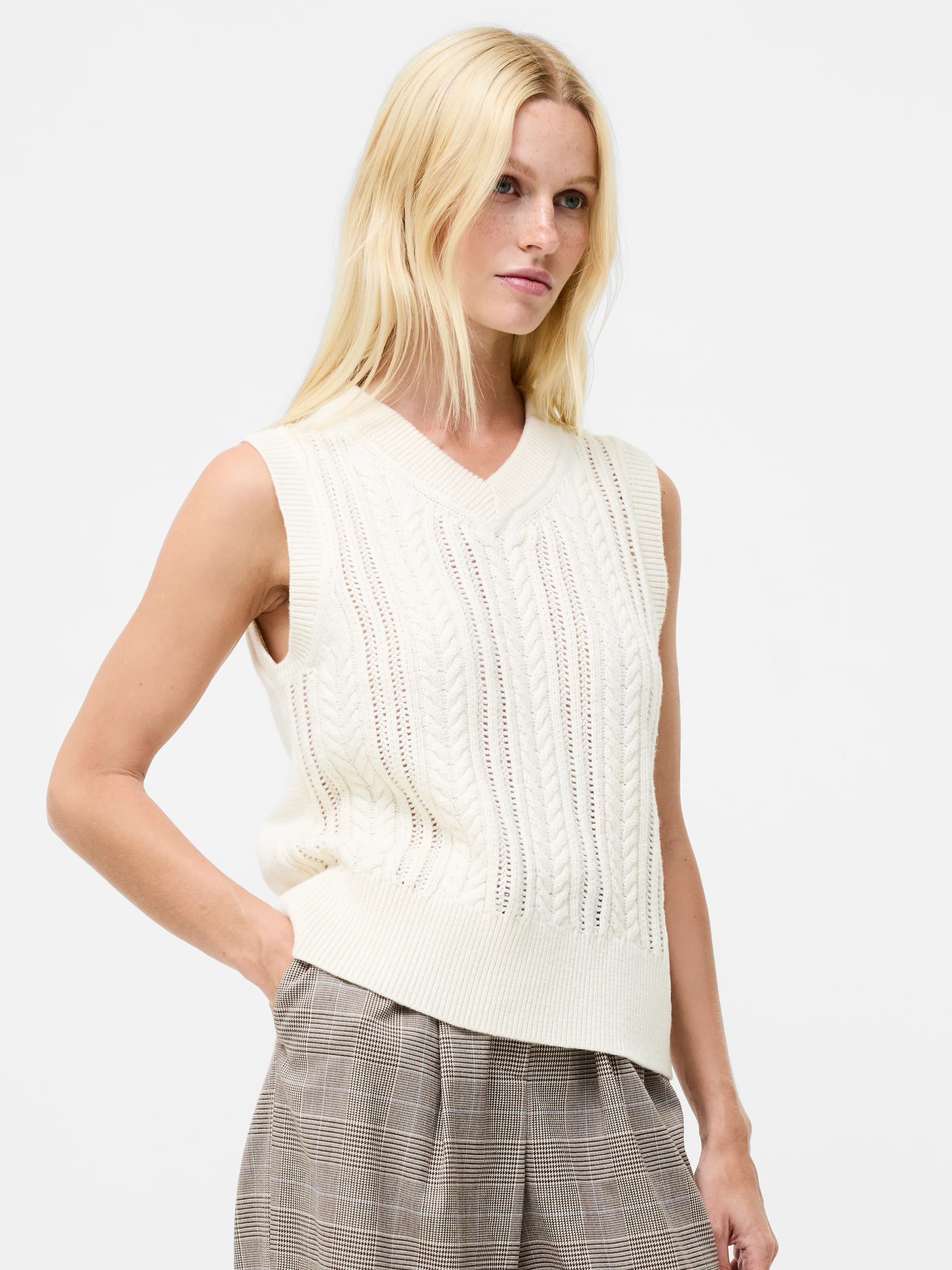 Glinda Cable Knit Vest - Image 3