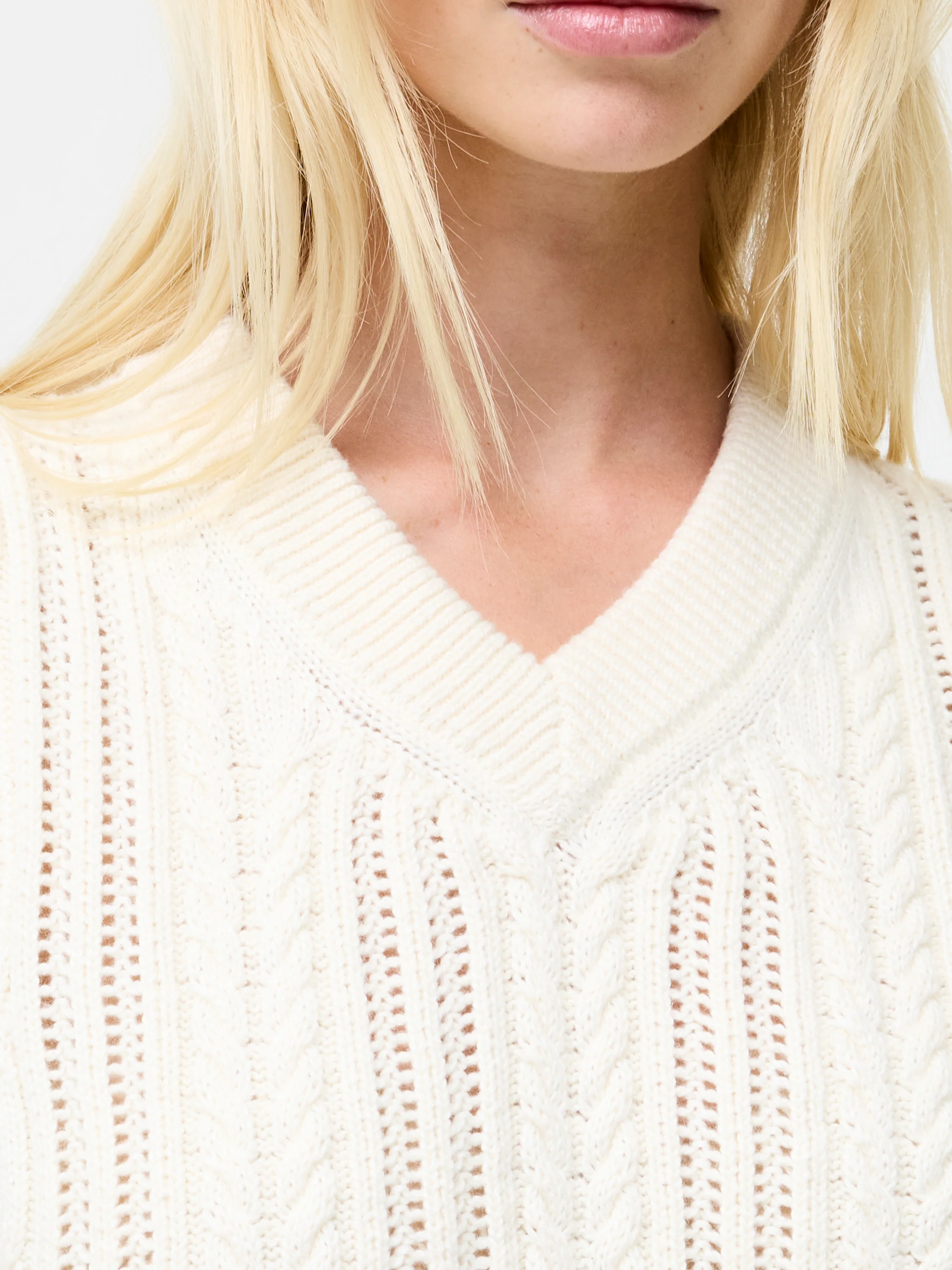 Glinda Cable Knit Vest - Image 4