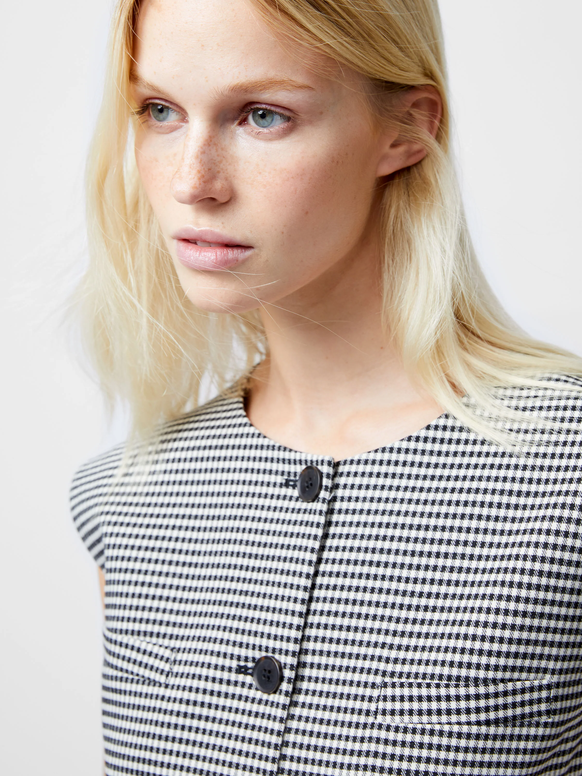 Holden Houndstooth Crew Neck Waistcoat - Image 4