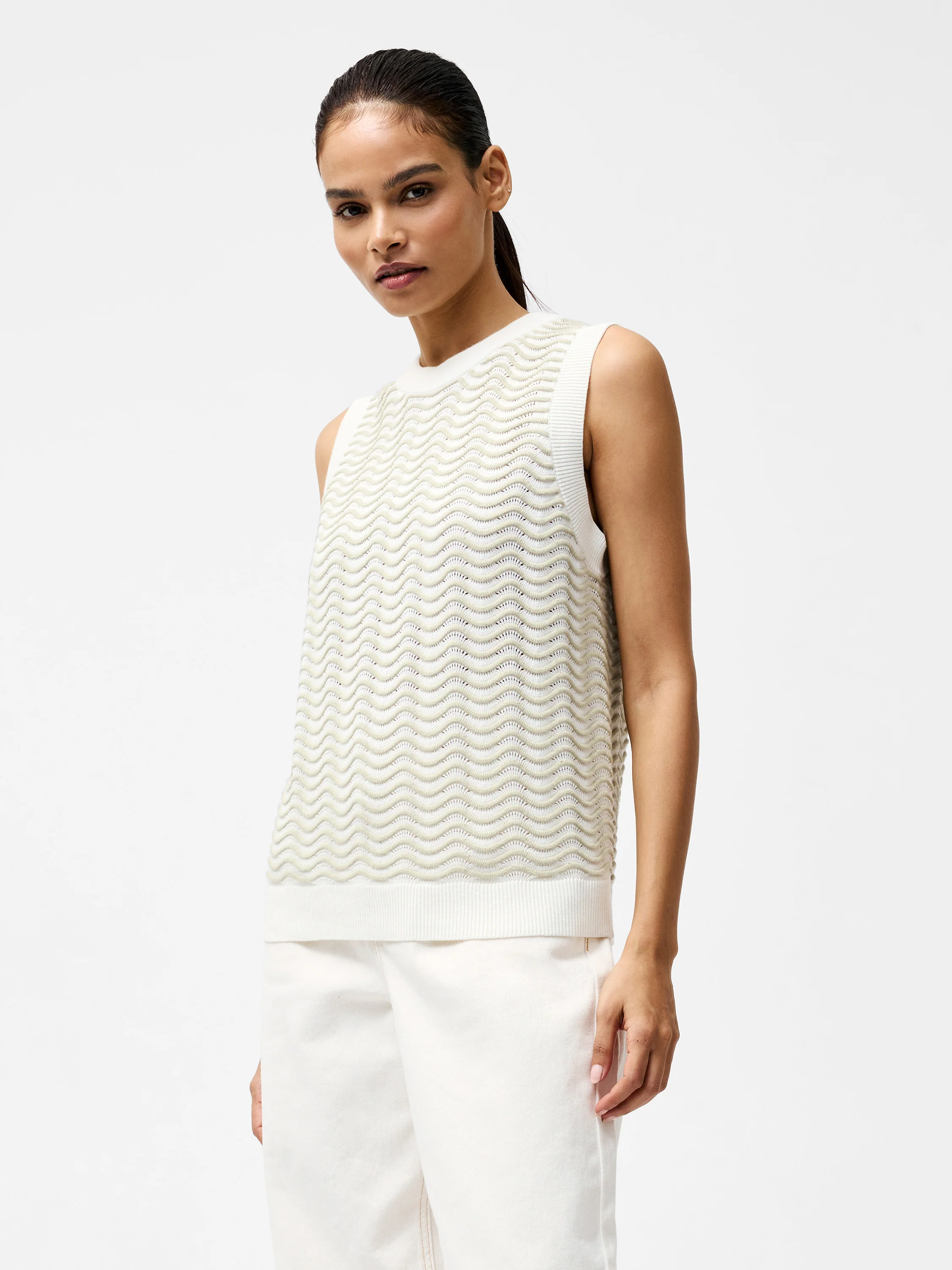 London Sleeveless Wave Knit Jumper - Image 4