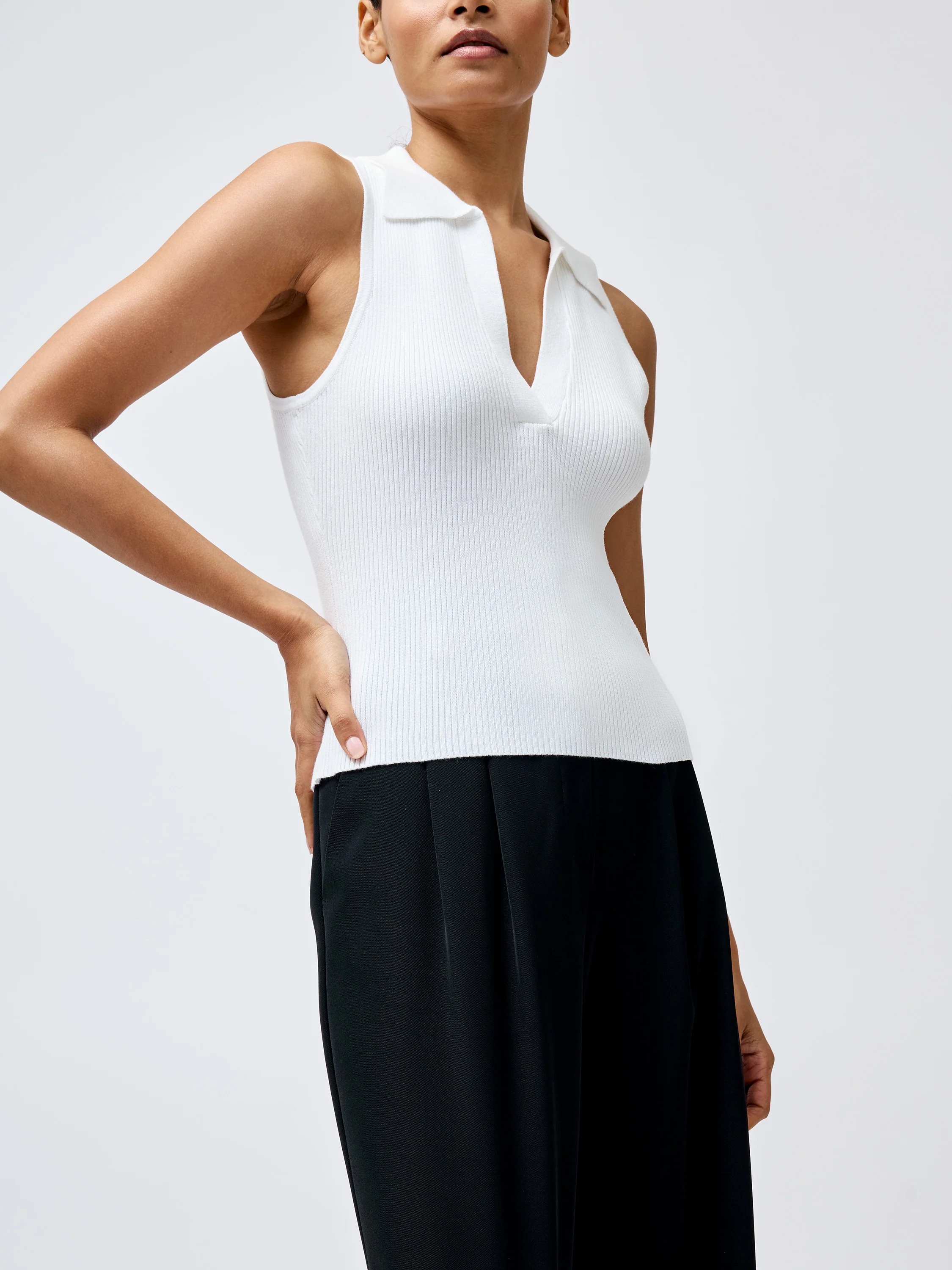 Mozza Collared V Neck Sleeveless Jumper - Image 3