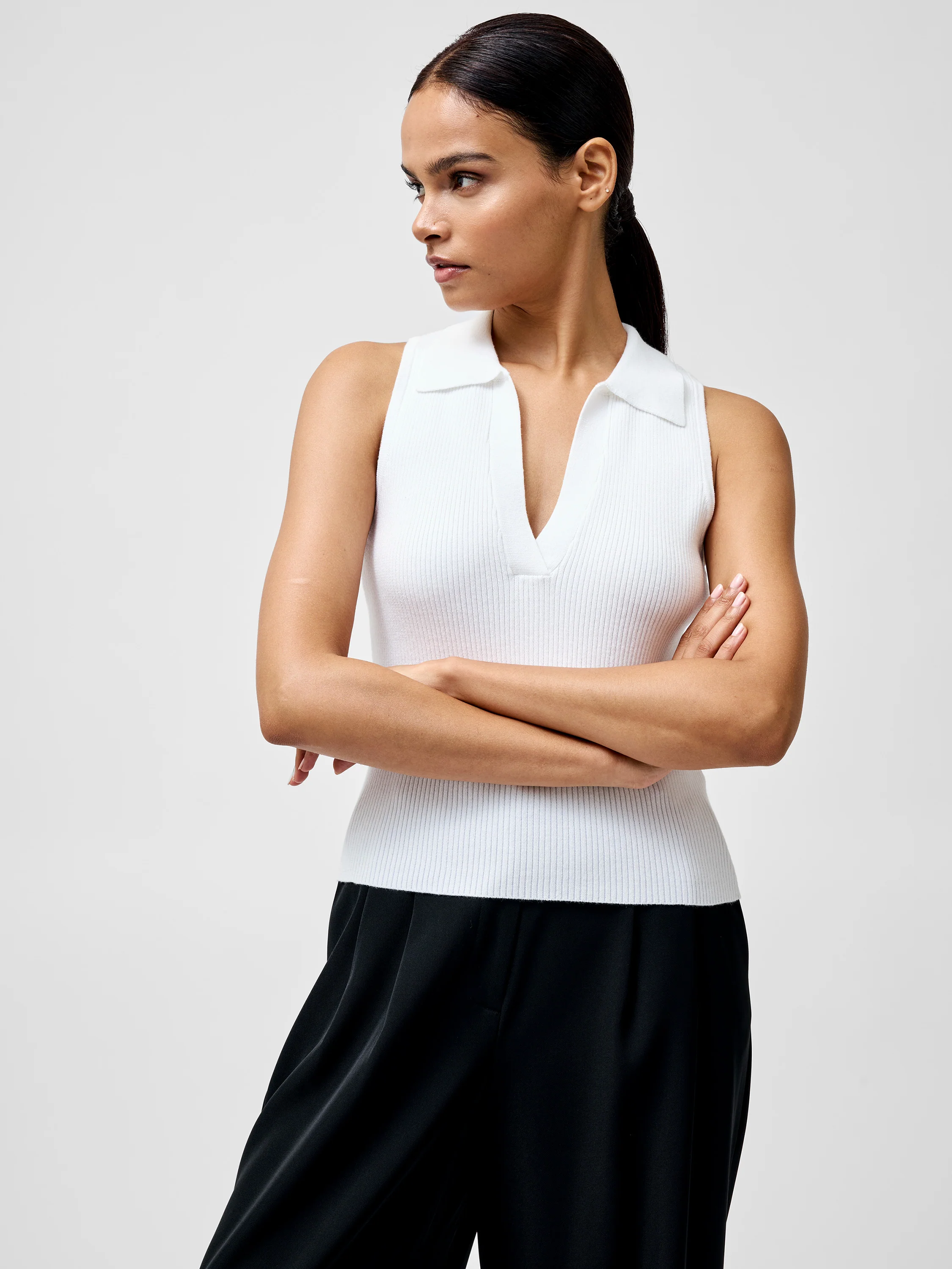 Mozza Collared V Neck Sleeveless Jumper - Image 4