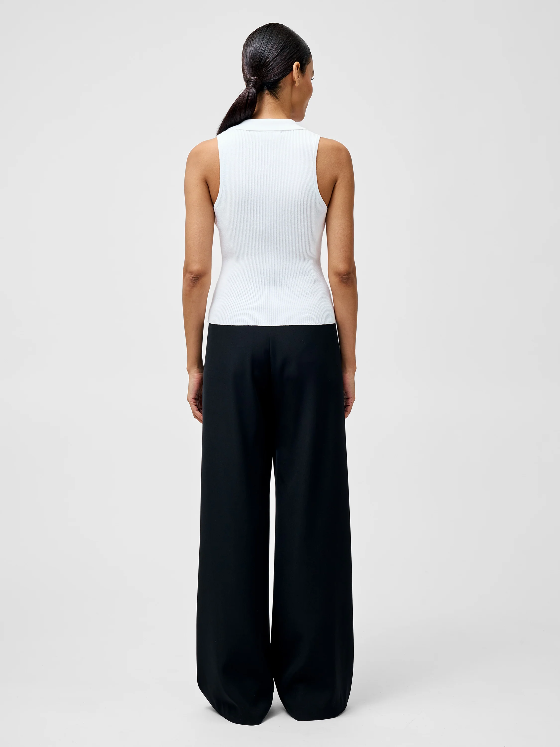 Mozza Collared V Neck Sleeveless Jumper - Image 6