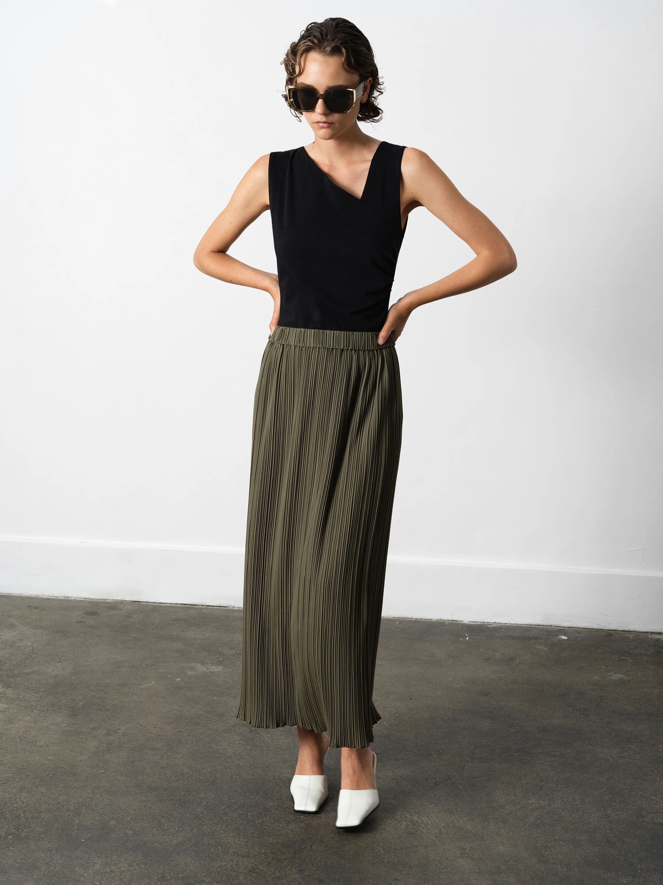 Niri Plisse Column Maxi Skirt - Image 4