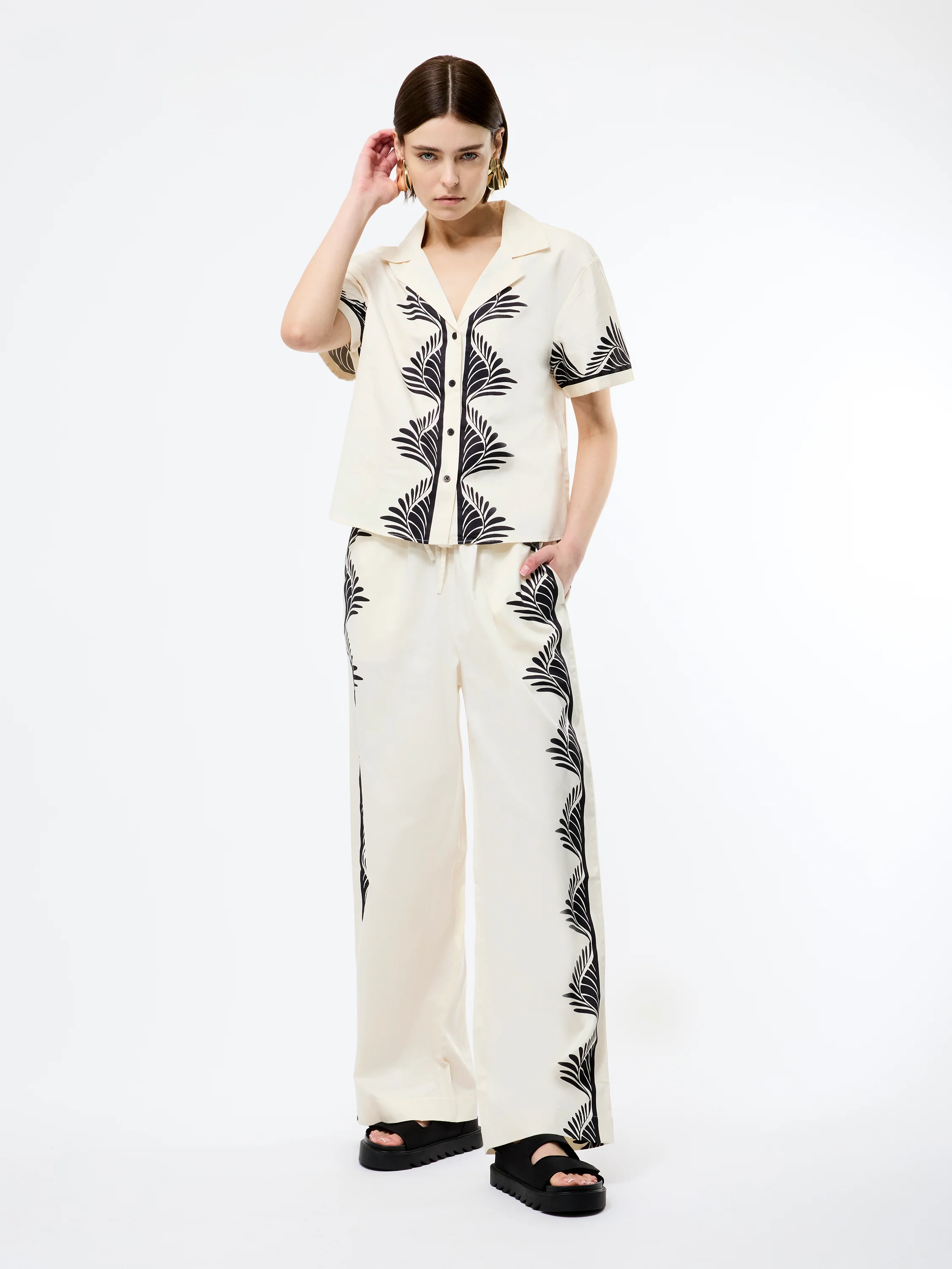 Nola Alexis Printed Short Sleeve Shirt - Image 2