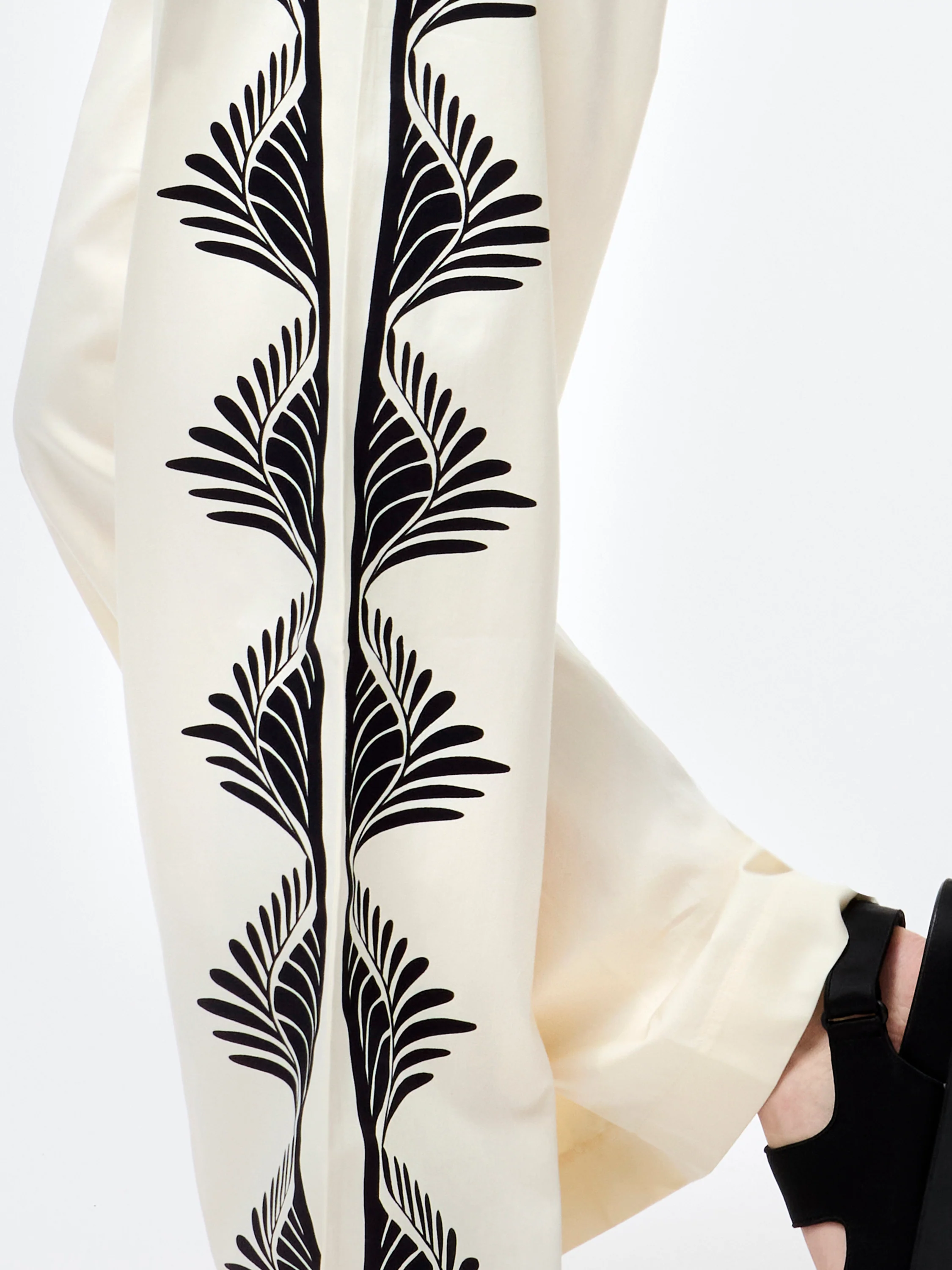 Nola Alexis Printed Wide Leg Trousers - Image 4