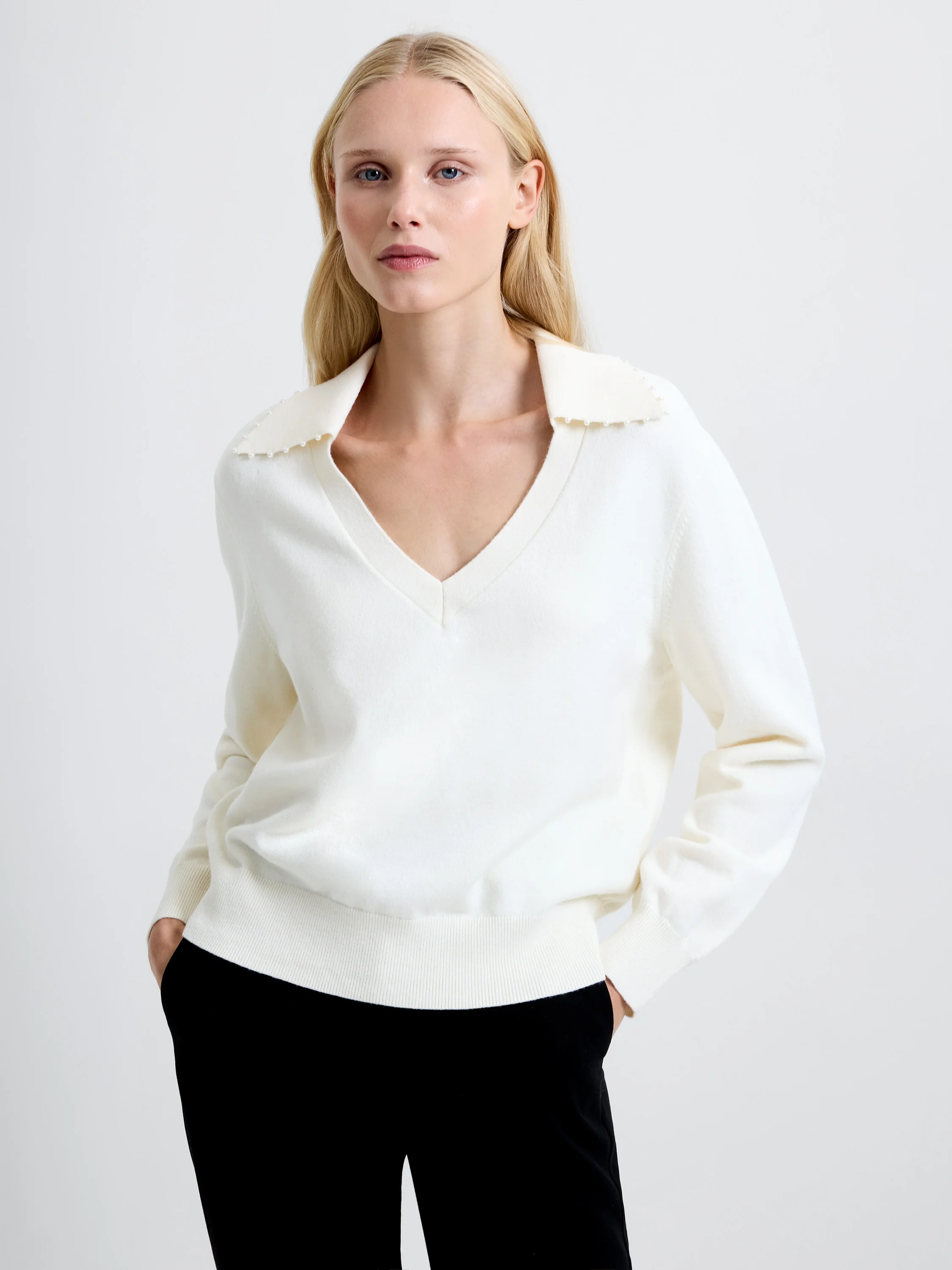 Sloane Knit Pearl V Neck Jumper - Image 2