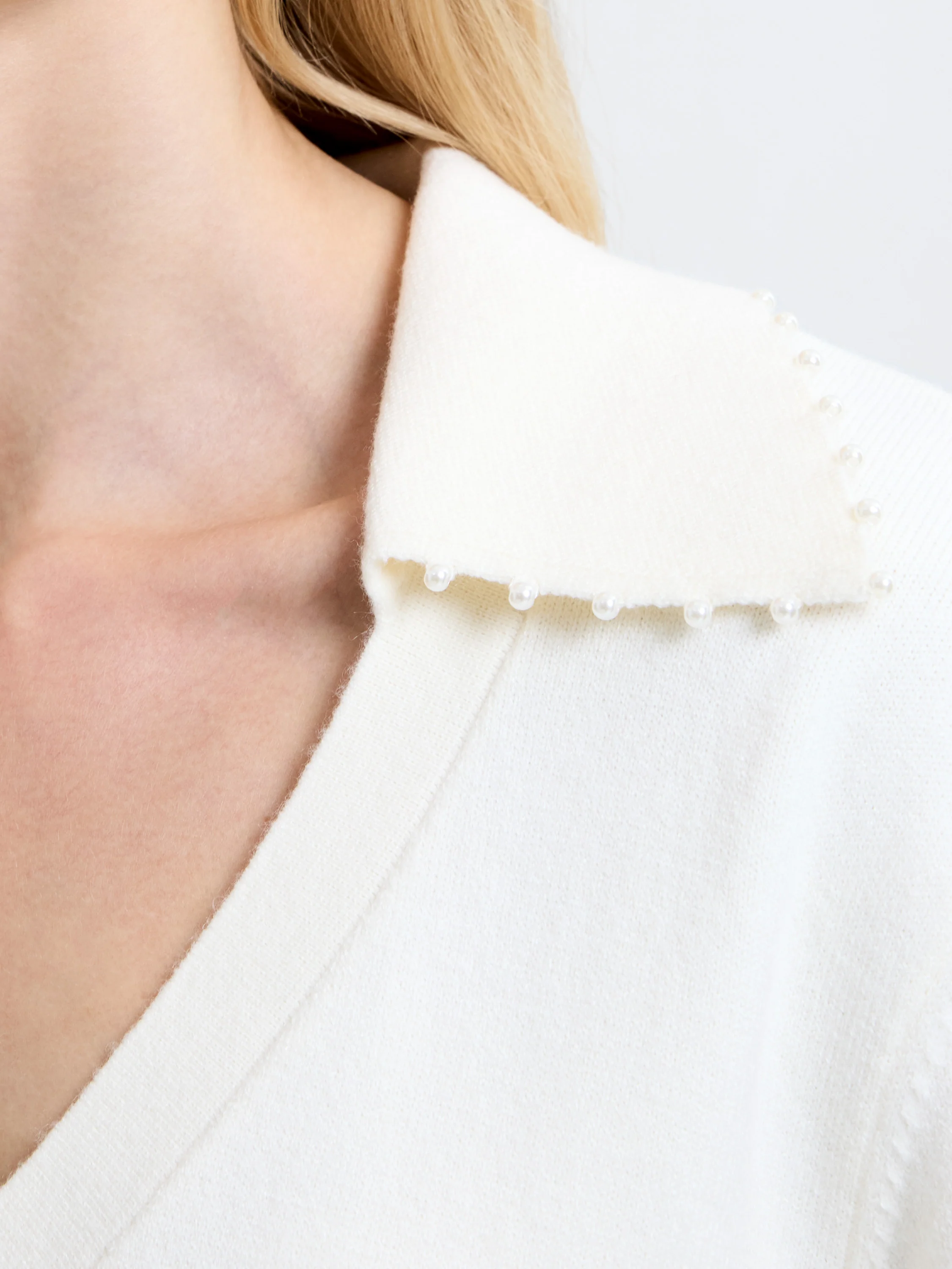 Sloane Knit Pearl V Neck Jumper - Image 3