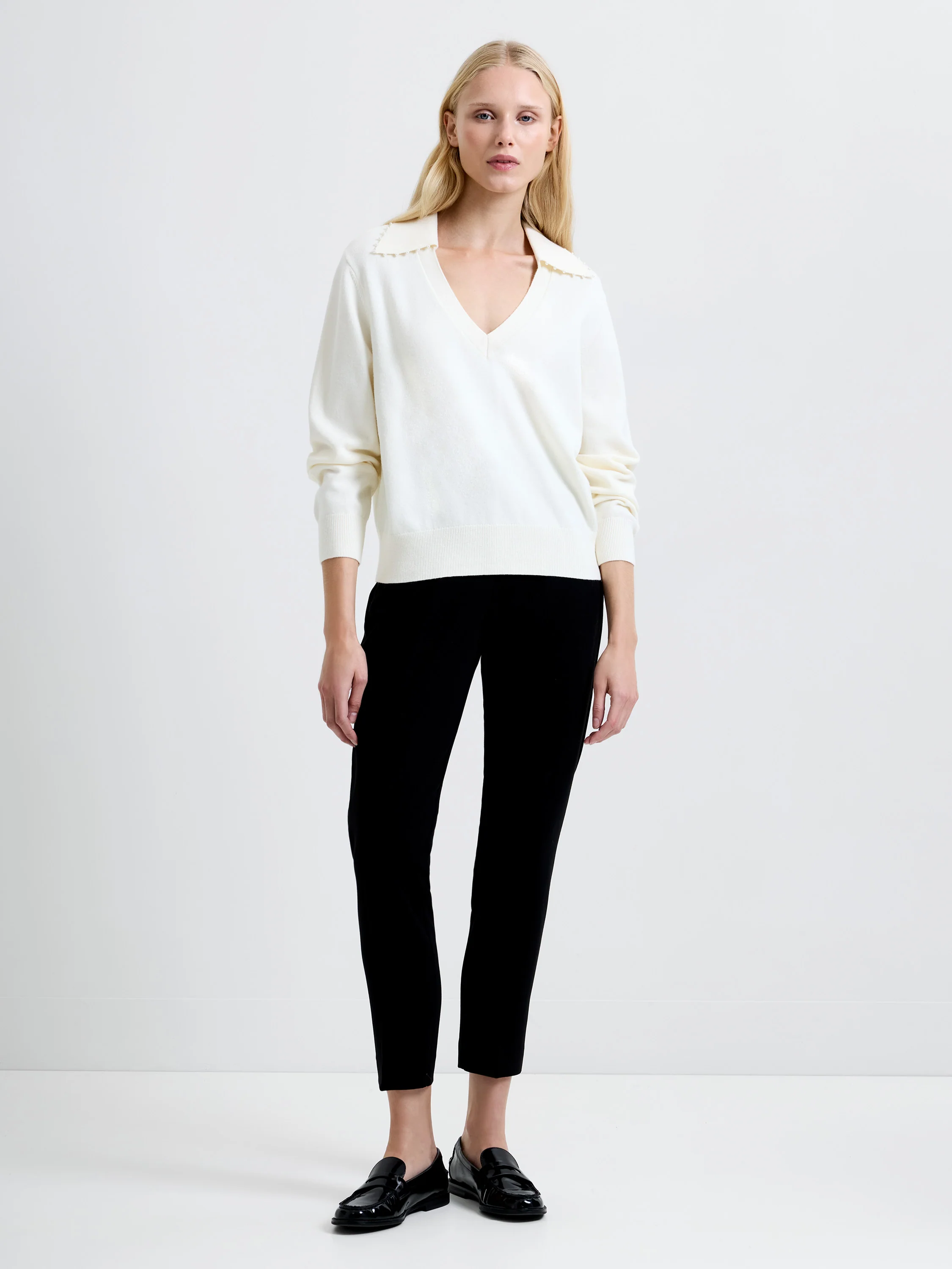 Sloane Knit Pearl V Neck Jumper - Image 4