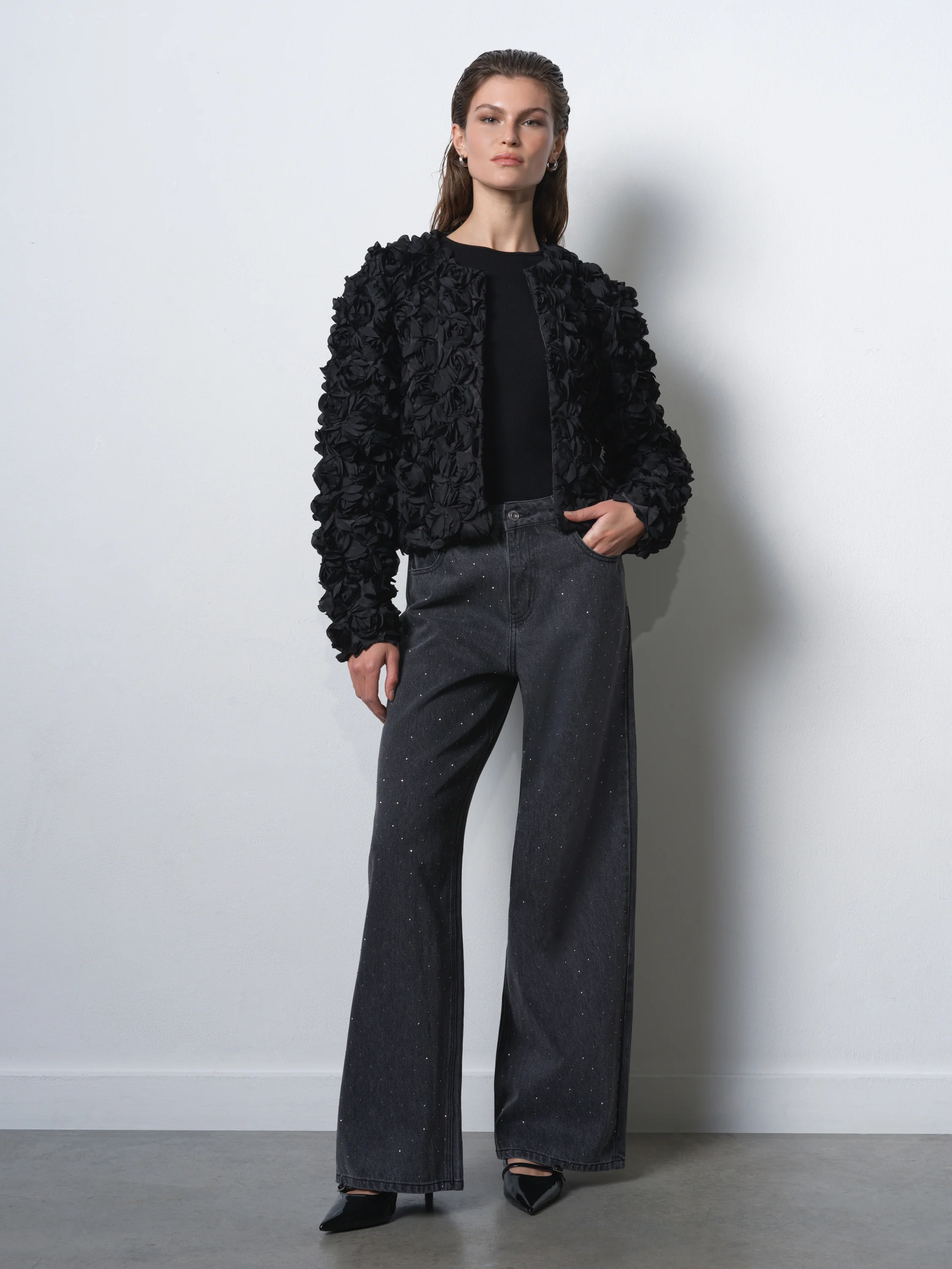 Verity 3D Floral Textured Cropped Jacket - Image 3