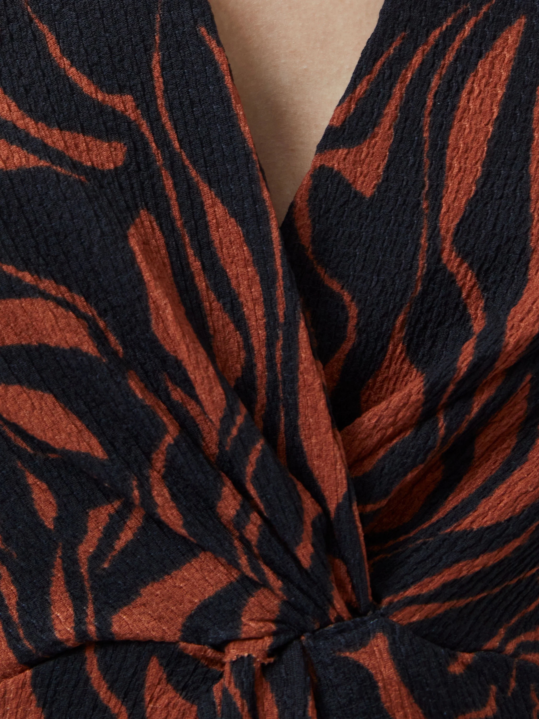 Zaria Textured Abstract Print Long Sleeve Dress - Image 3